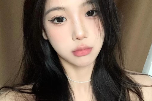 娱乐圈大瓜连环炸：黑眼圈男星疑隐瞒二胎冷巴豪车代言照常走花路